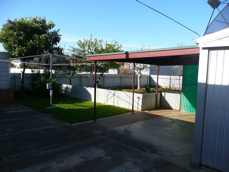 4 Hobbs Street, Findon SA 5023