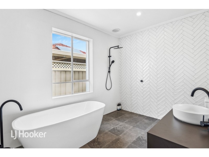 10 Adam Avenue, Bellevue Heights SA 5050