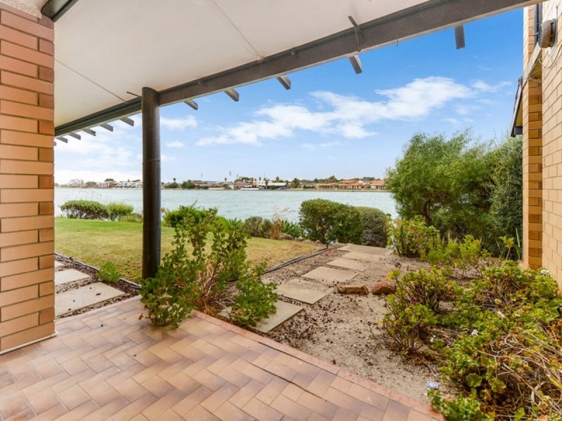 2/78 Military Road, Tennyson SA 5022