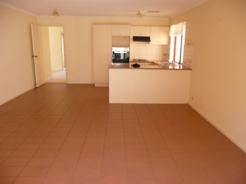 2 Royal Close, Findon SA 5023