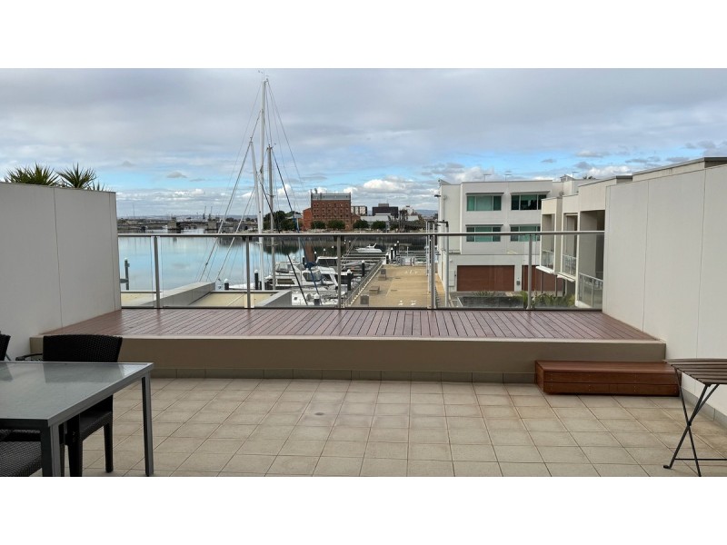 201/1-2 Tarni Court, New Port SA 5015