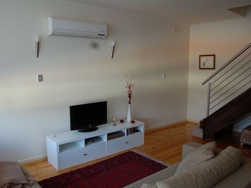2/1 Raymond Grove, Glenelg SA 5045