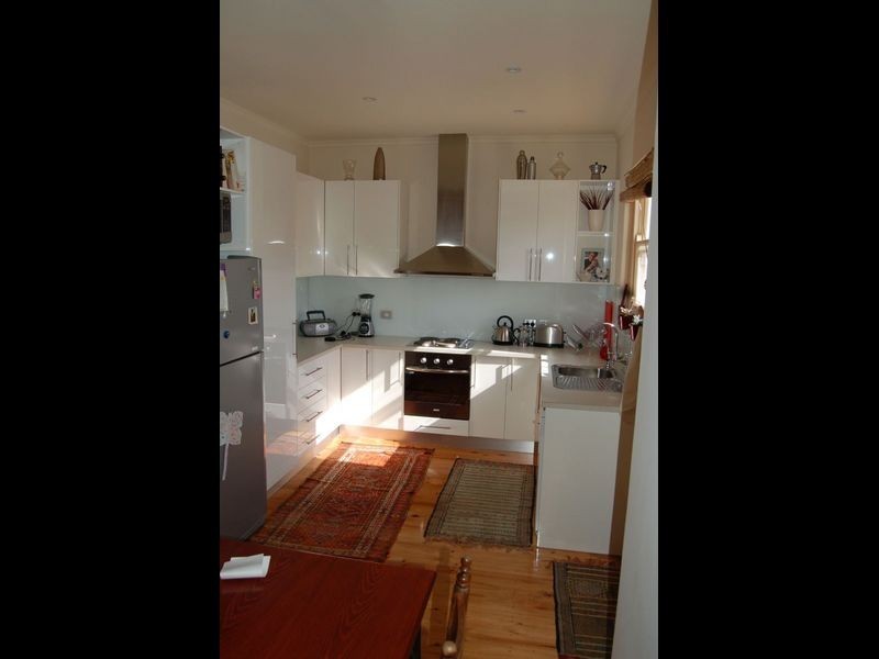 2/1 Raymond Grove, Glenelg SA 5045