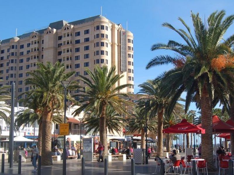 2/1 Raymond Grove, Glenelg SA 5045