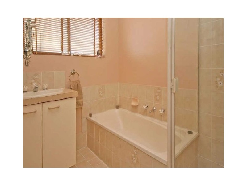 3 Warburton Drive, Woodcroft SA 5162