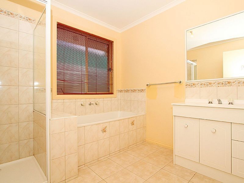 13 St Claire Avenue, South Morang VIC 3752