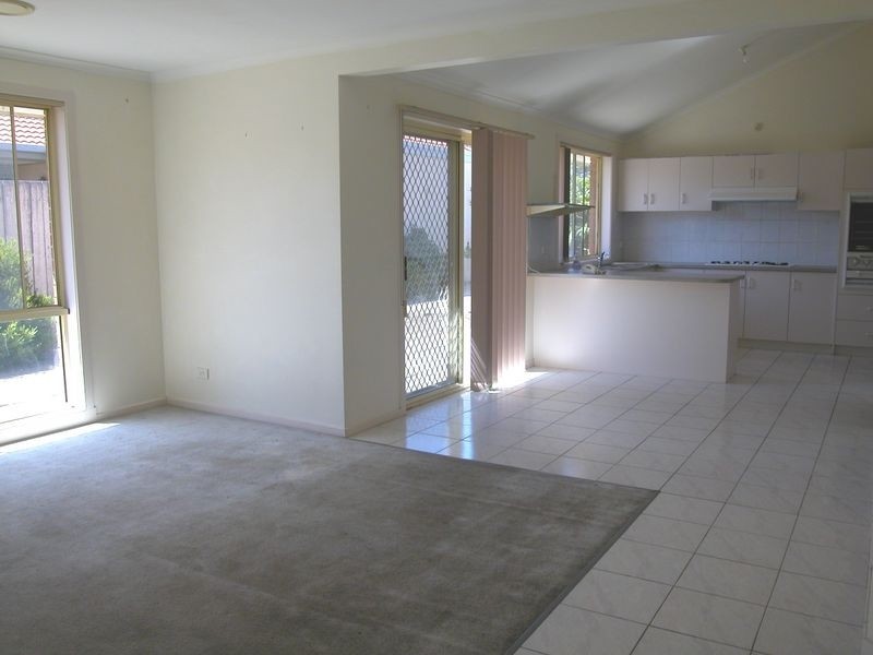 2/16 Caroll Crescent, Mill Park VIC 3082