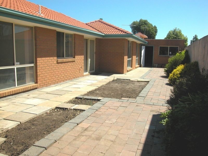 2/16 Caroll Crescent, Mill Park VIC 3082