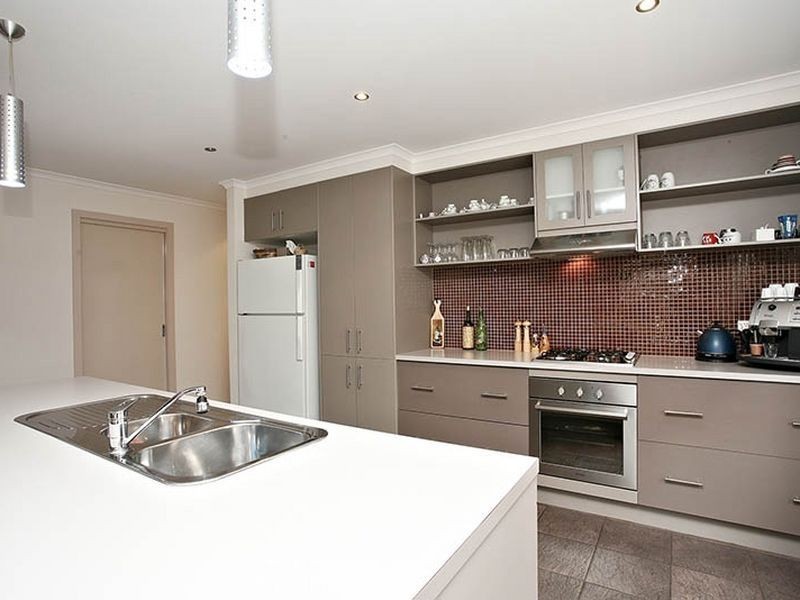 14 Tiarra Drive, South Morang VIC 3752