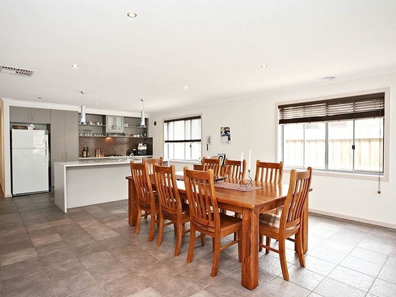 14 Tiarra Drive, South Morang VIC 3752