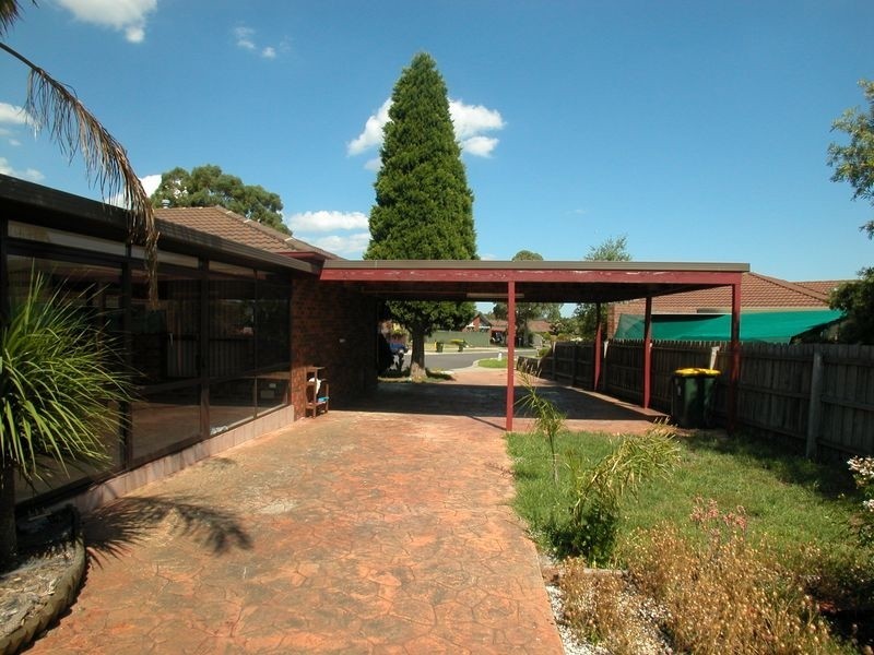 7 Whitfield Court, Mill Park VIC 3082