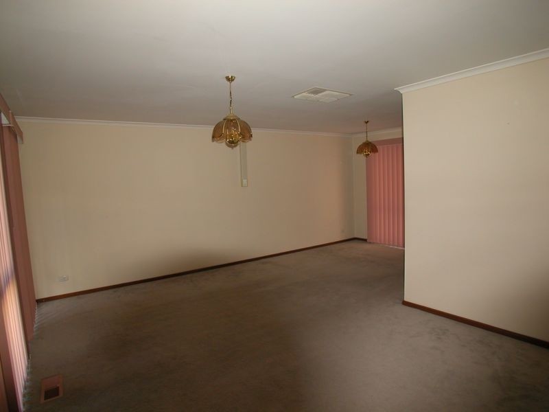 7 Whitfield Court, Mill Park VIC 3082