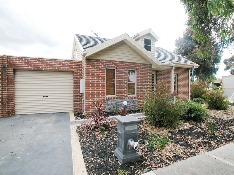 11 Doomben Drive, Mill Park VIC 3082