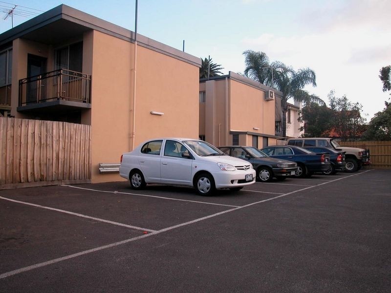 11/2 St. Kinnord Street, Essendon VIC 3040