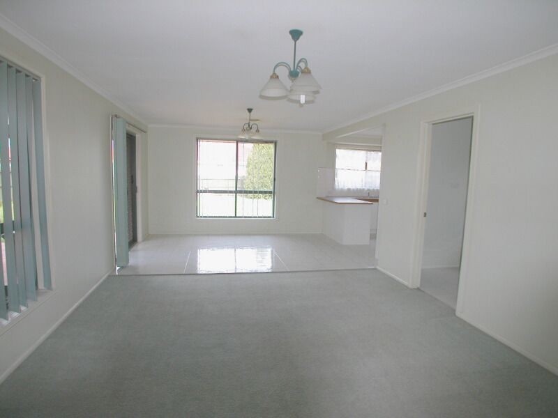 8 Eccles Close, Mill Park VIC 3082