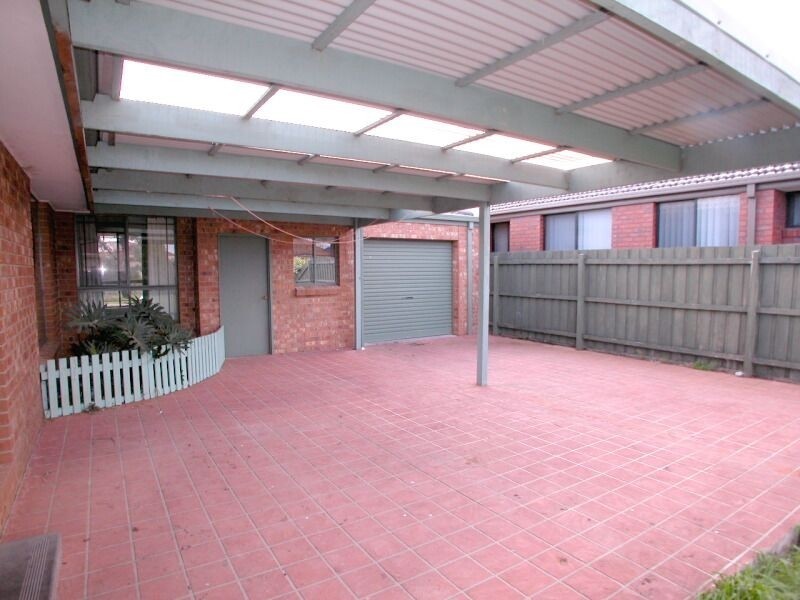 8 Eccles Close, Mill Park VIC 3082