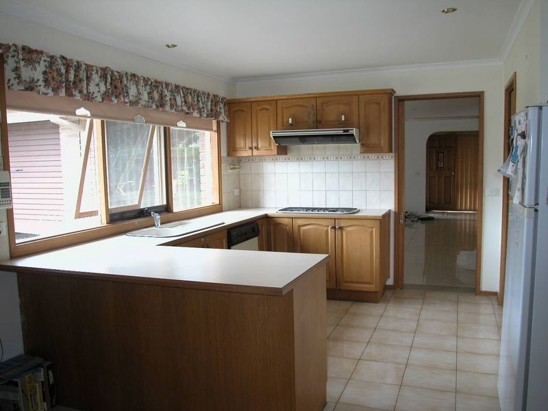 6 Royston Close, Mill Park VIC 3082