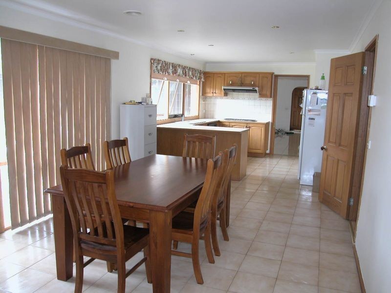 6 Royston Close, Mill Park VIC 3082