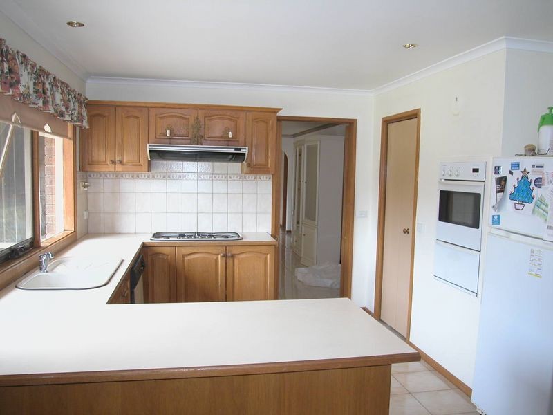 6 Royston Close, Mill Park VIC 3082