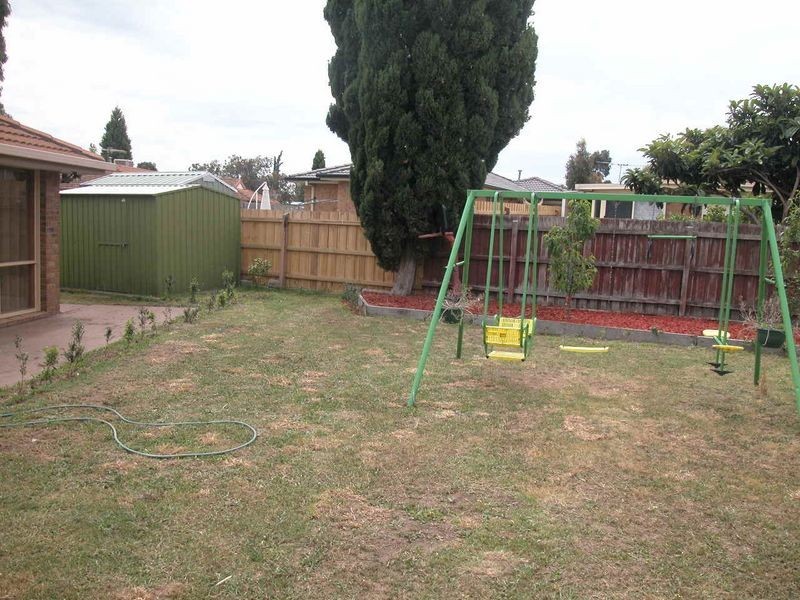 6 Royston Close, Mill Park VIC 3082