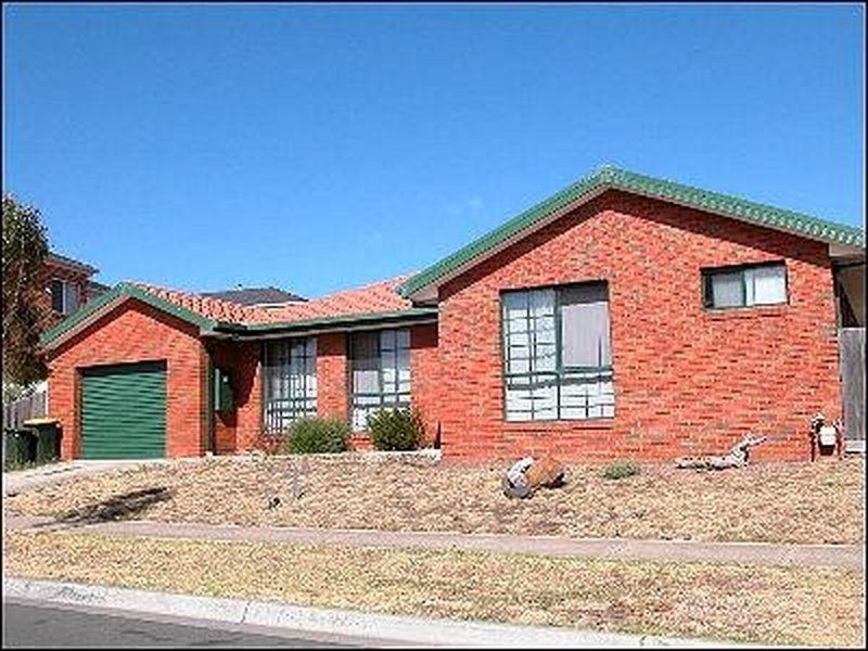 2/6 Brabham Drive, Mill Park VIC 3082