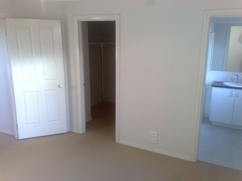 13 Poppy Drive, South Morang VIC 3752