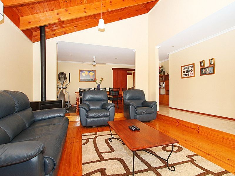 22 Golflinks Drive, Mill Park VIC 3082