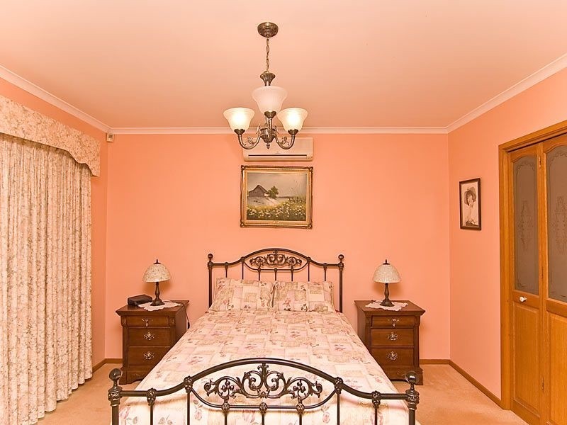 6 Tench Court, Mill Park VIC 3082