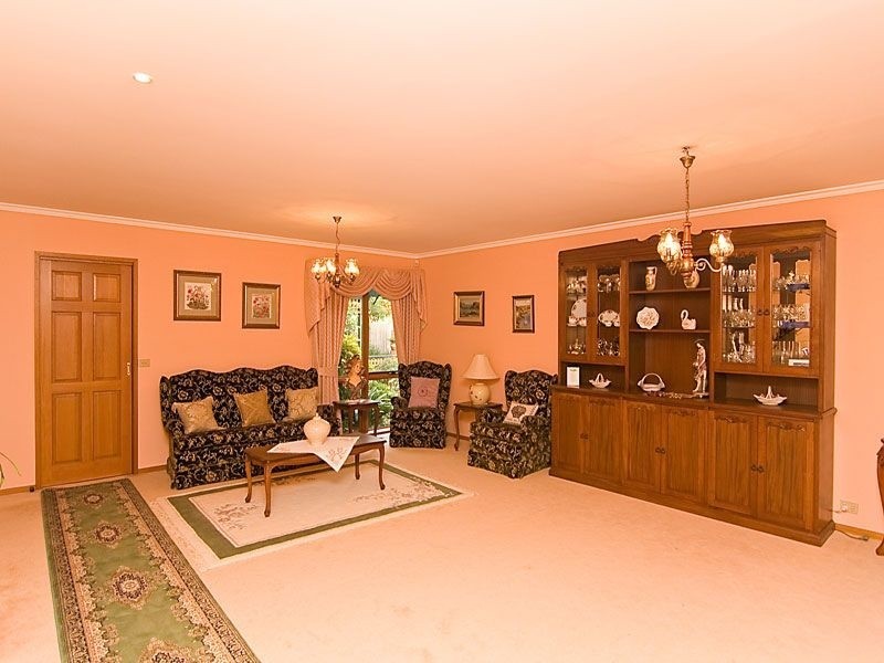 6 Tench Court, Mill Park VIC 3082