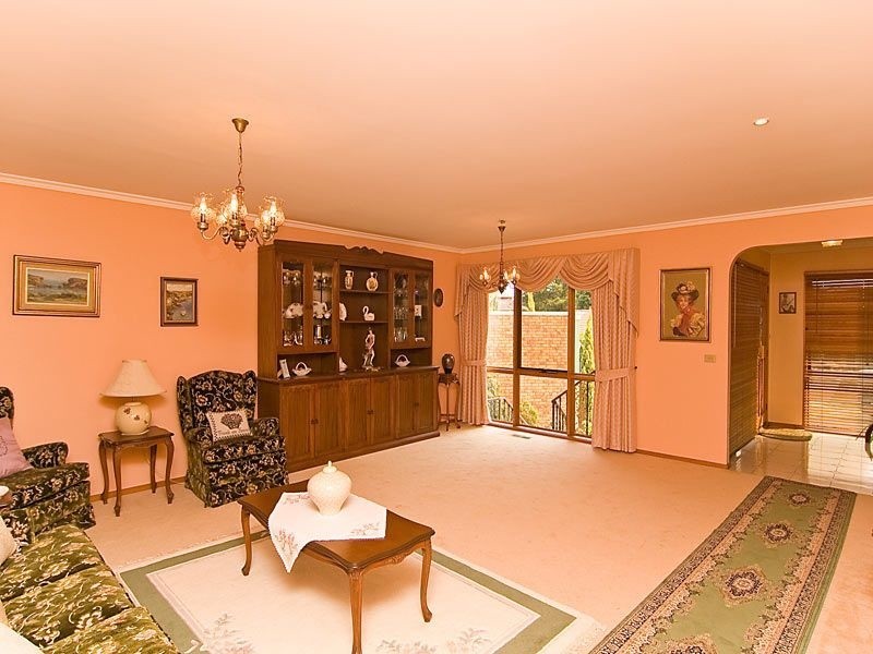 6 Tench Court, Mill Park VIC 3082