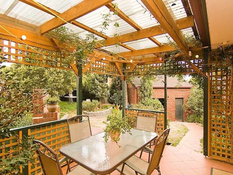 6 Tench Court, Mill Park VIC 3082