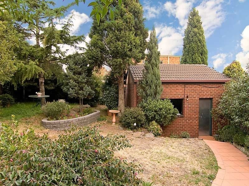 6 Tench Court, Mill Park VIC 3082