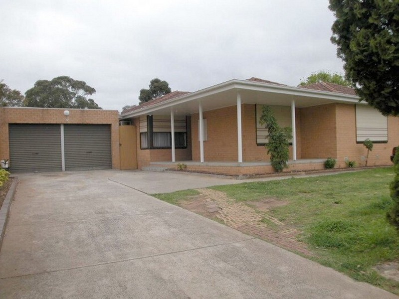 17 Malua Crescent, Mill Park VIC 3082