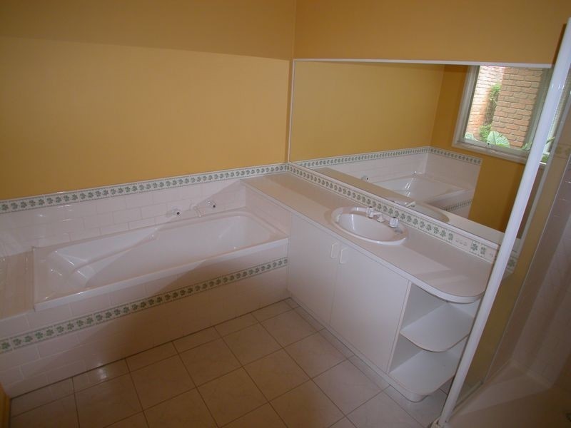 11 Henry Cable Court, Mill Park VIC 3082