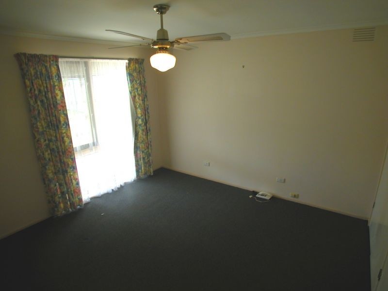 27 Cuthbert Drive, Mill Park VIC 3082