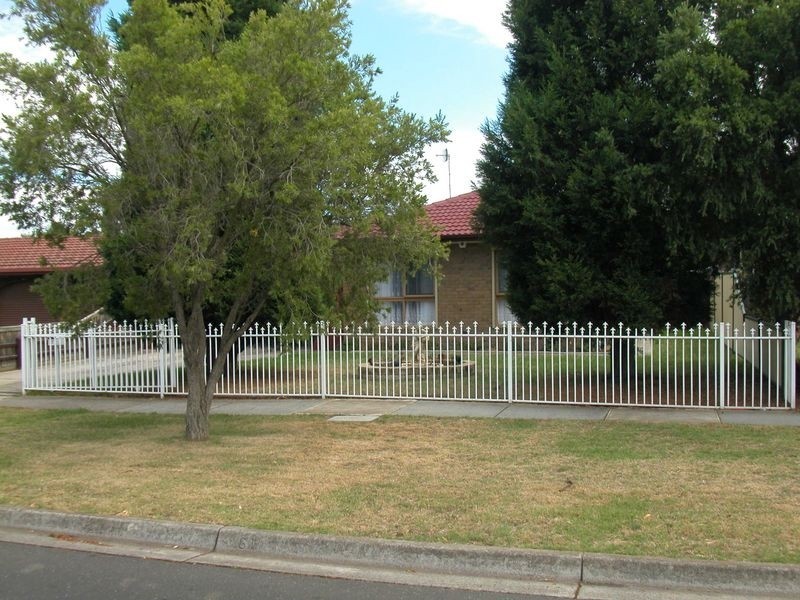 27 Cuthbert Drive, Mill Park VIC 3082