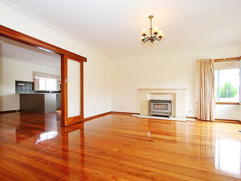 11 Nutwood Street, Reservoir VIC 3073