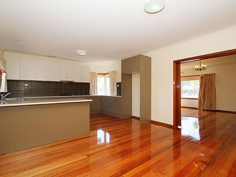 11 Nutwood Street, Reservoir VIC 3073