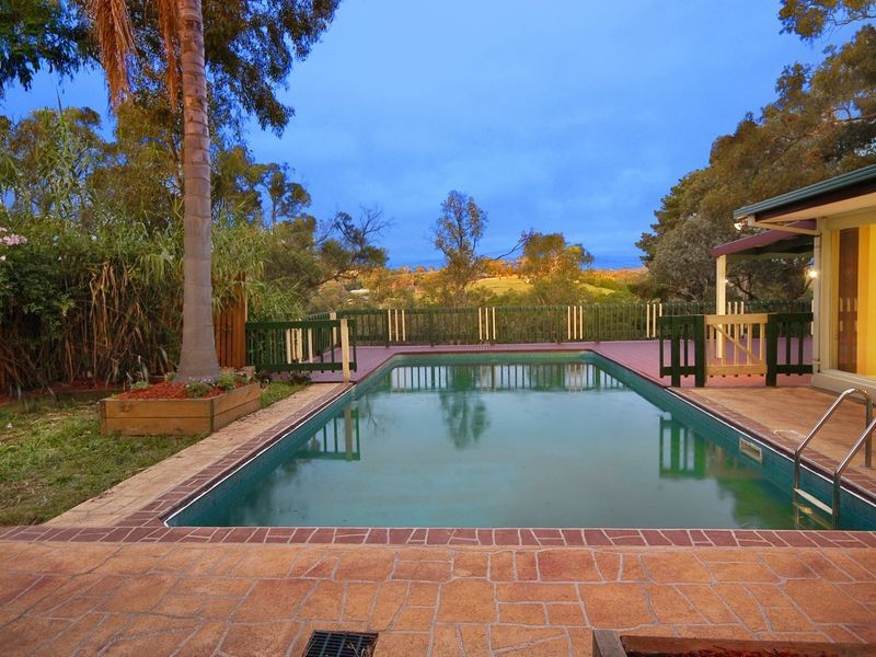 11 Piper Crescent, Eltham VIC 3095