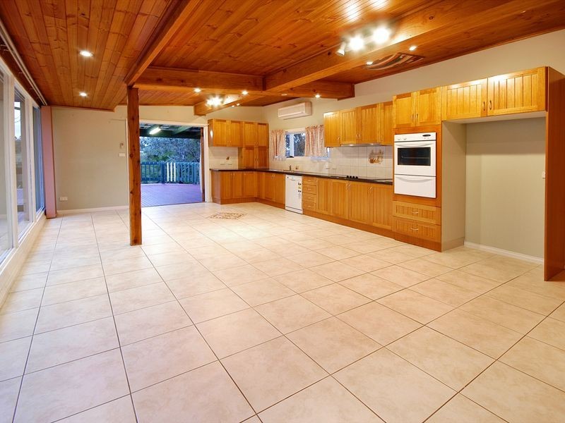 11 Piper Crescent, Eltham VIC 3095