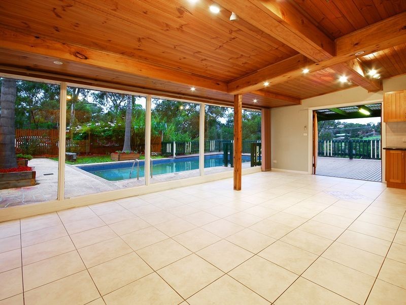 11 Piper Crescent, Eltham VIC 3095