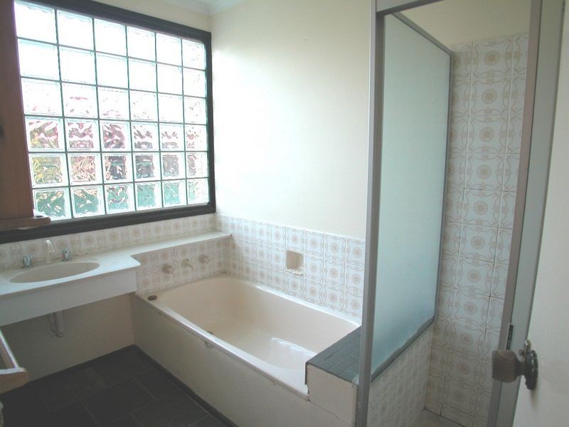 1 Brownlow Crescent, Epping VIC 3076