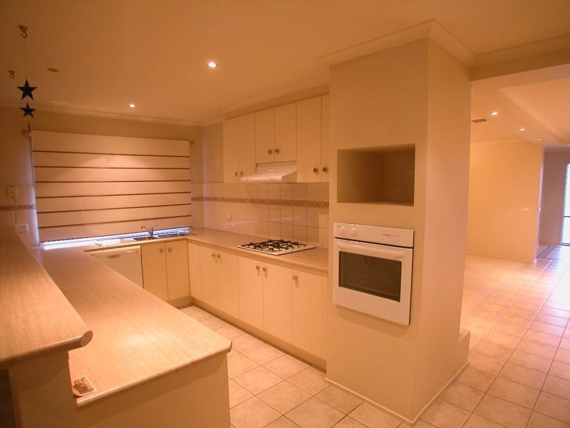 14 Dora Way, Mill Park VIC 3082