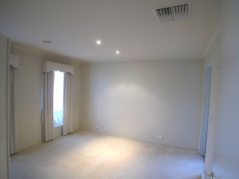 14 Dora Way, Mill Park VIC 3082
