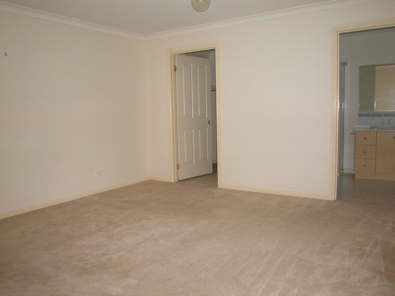 4/4 Rivergum Drive, Mill Park VIC 3082