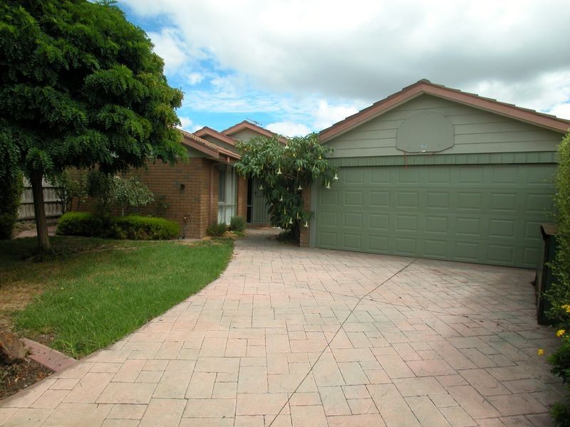 11 Henry Cable Court, Mill Park VIC 3082