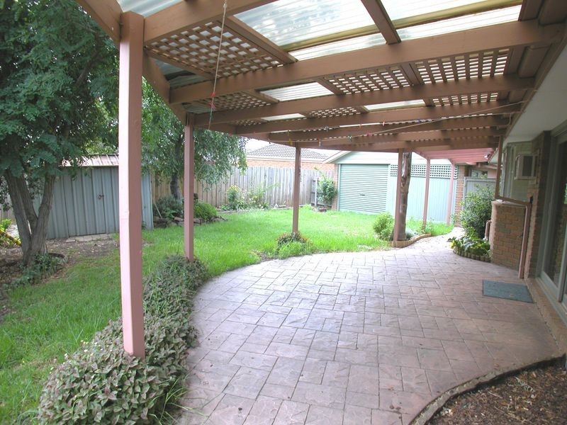 11 Henry Cable Court, Mill Park VIC 3082