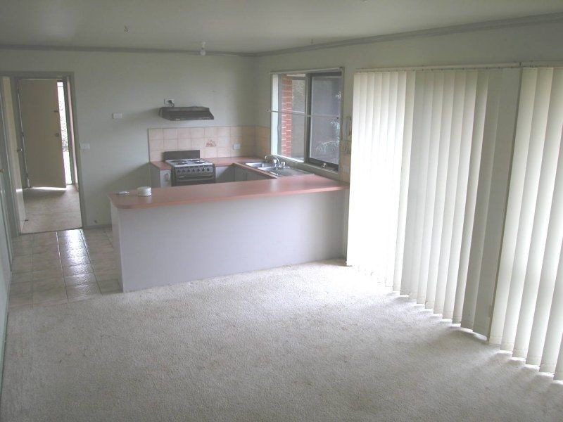 1/105 Hawkes Drive, Mill Park VIC 3082