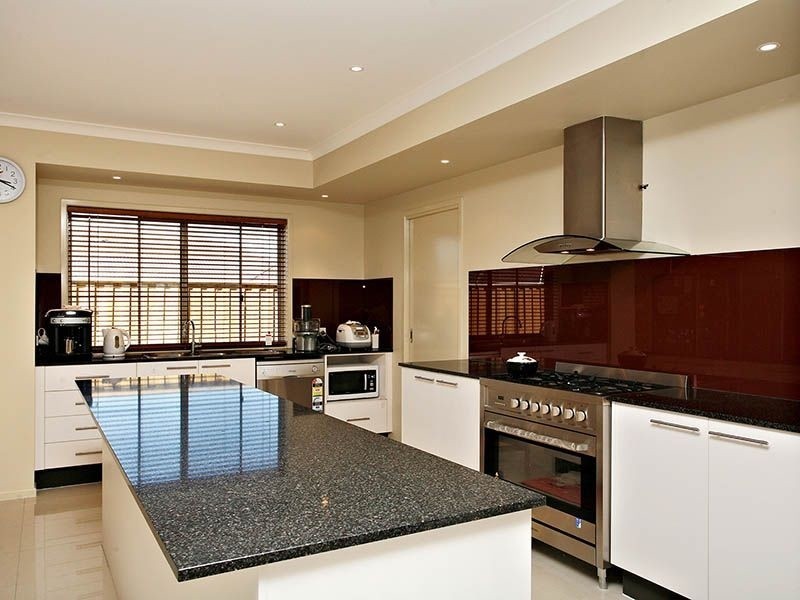 17 Sargood Drive, South Morang VIC 3752