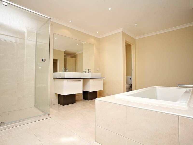 17 Sargood Drive, South Morang VIC 3752